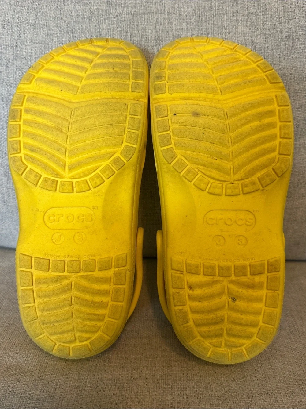 CROCS Classic Clog for Kids in Bright Yellow size J3